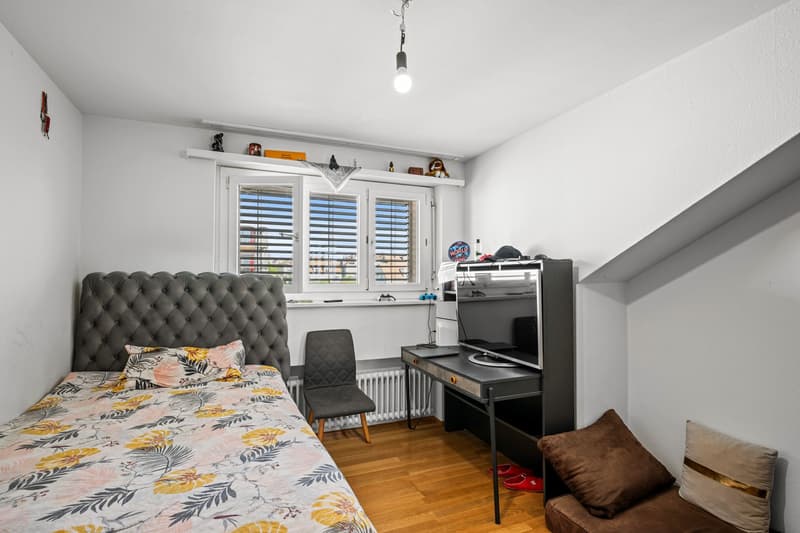 Centrally located 3.5-room attic apartment for private use or investors (7)