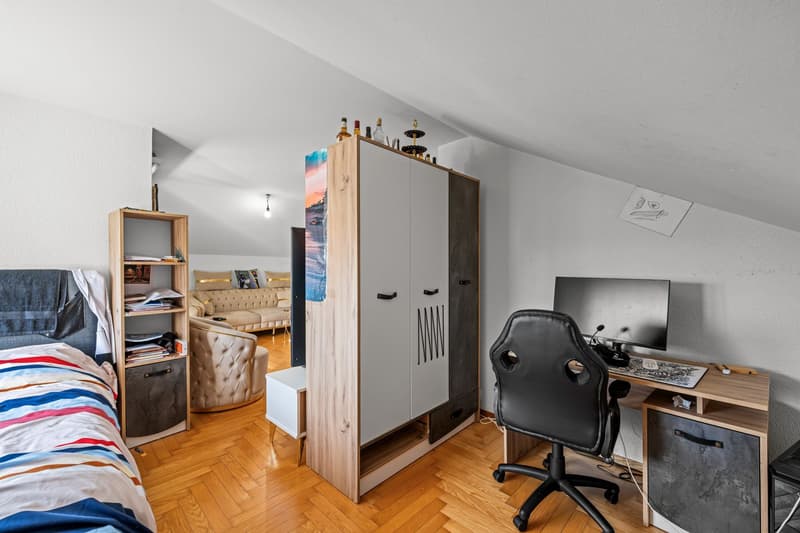 Centrally located 3.5-room attic apartment for private use or investors (4)