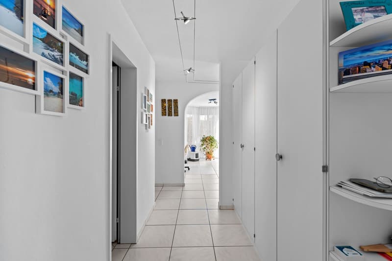 Garden lovers take note - Idyllic 4.5-room apartment in Oetwil am See (7)