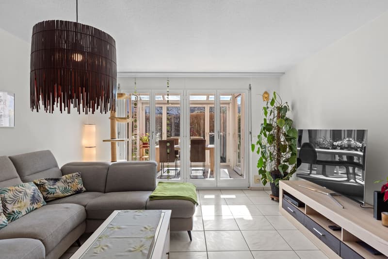 Garden lovers take note - Idyllic 4.5-room apartment in Oetwil am See (5)