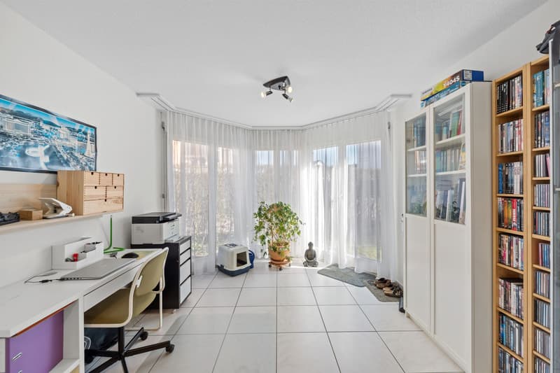 Garden lovers take note - Idyllic 4.5-room apartment in Oetwil am See (6)
