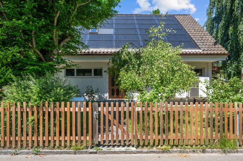 Maison de famille idyllique de 5,5 pièces avec grande parcelle de terrain (2)