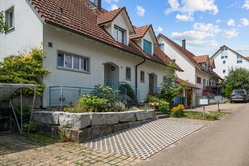 Familienfreundliche Doppelhaushälfte mit schönem Garten in Lufingen (3)