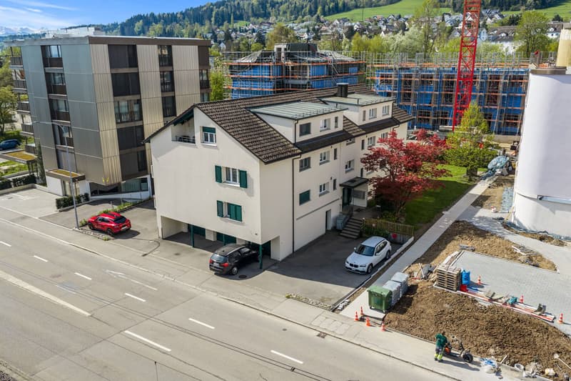 Zentral gelegene 3.5-Zimmerwohnung im Dachgeschoss für Privatnutzer oder Investoren (10)