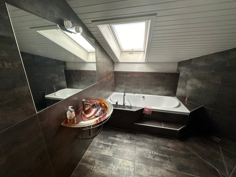 Charming residential and commercial property in a central location in Gurmels (10)
