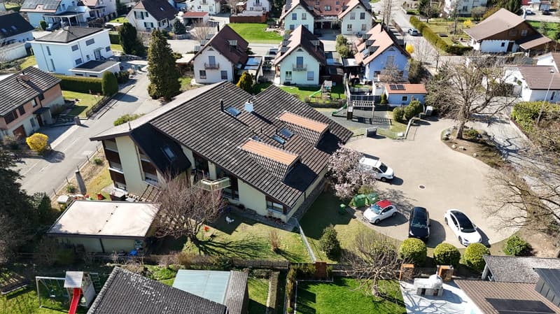 Charming residential and commercial property in a central location in Gurmels (1)