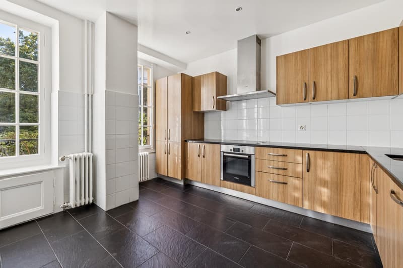 RARE !!! Spacieux 8 pièces de 188m2 en plein coeur de Champel (11)