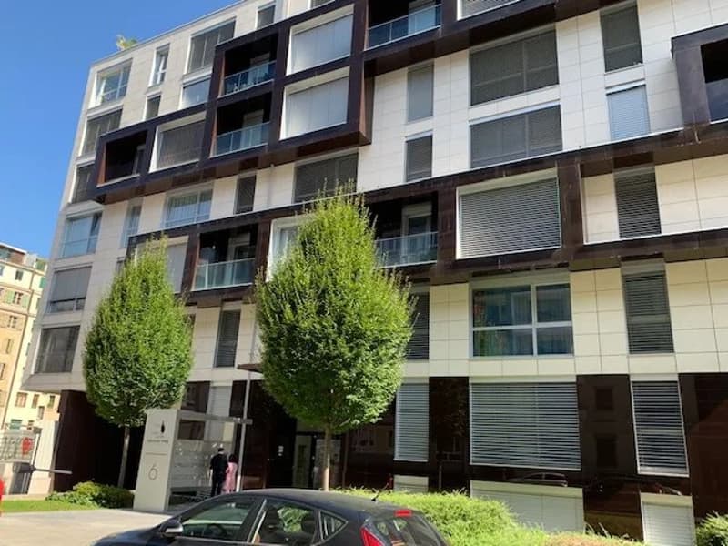 Places de parking au sous-sol de l'immeuble (1)