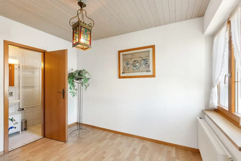 6.5-Zimmer-Einfamilienhaus mit Wintergarten in Grafstal (10)