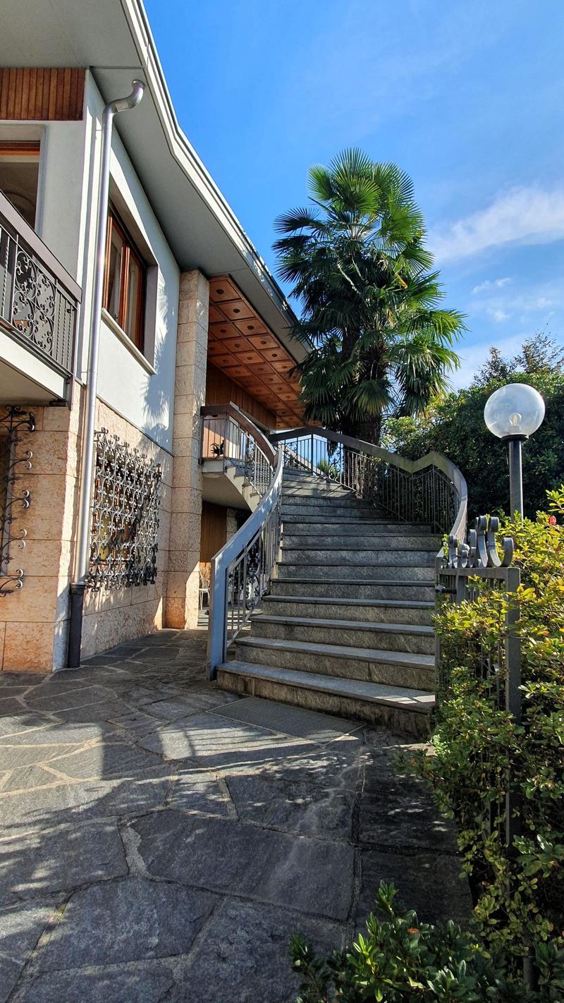 Villa élégante de 9,5 pièces avec vue panoramique à Morbio Inferiore (12)