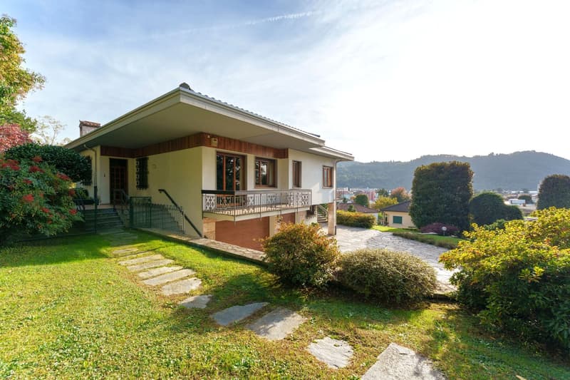 Villa élégante de 9,5 pièces avec vue panoramique à Morbio Inferiore (14)