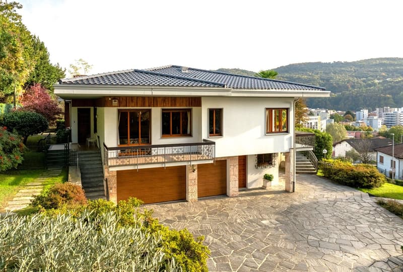 Villa élégante de 9,5 pièces avec vue panoramique à Morbio Inferiore (13)