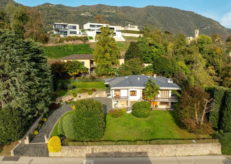 Villa élégante de 9,5 pièces avec vue panoramique à Morbio Inferiore (1)