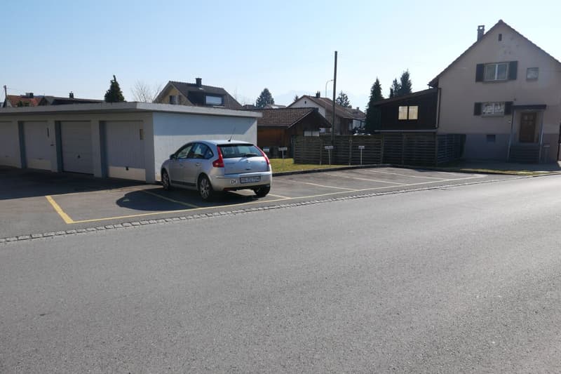 Places de stationnement extérieures (3)