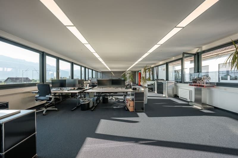Commercial property with building land reserve (3)
