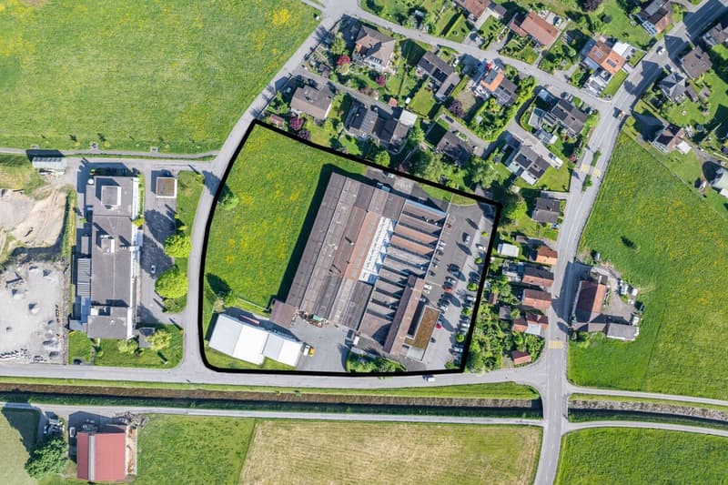 Commercial property with building land reserve (8)