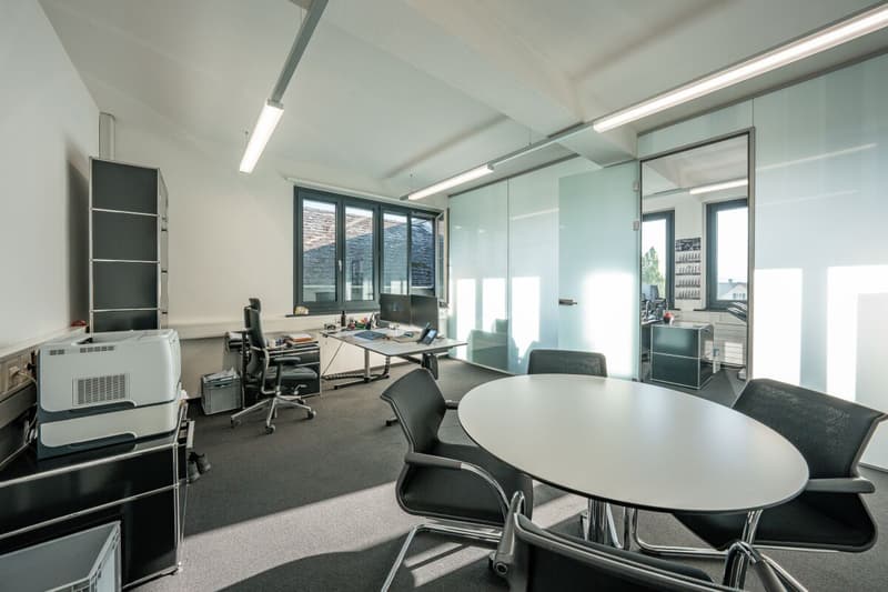 Commercial property with building land reserve (4)