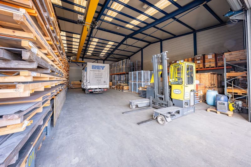 Propriété commerciale et de production avec tracteur de bureau (4)