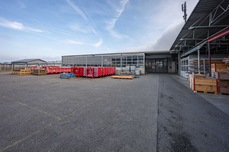 Propriété commerciale et de production avec tracteur de bureau (3)