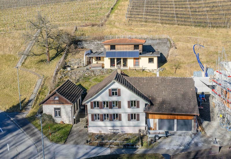 Detached house, residential house with barn and Stickerhüsli (2)