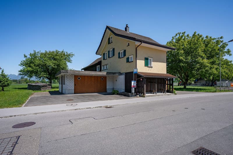 Detached house with double garage, barn and separate outbuilding (4)