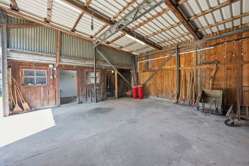 Detached house with double garage, barn and separate outbuilding (12)