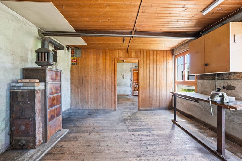 Detached house with double garage, barn and separate outbuilding (9)