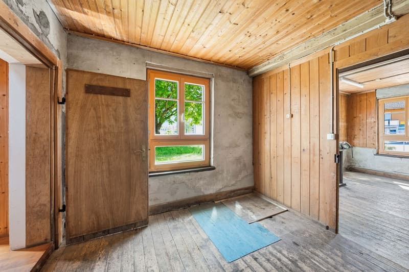 Detached house with double garage, barn and separate outbuilding (10)
