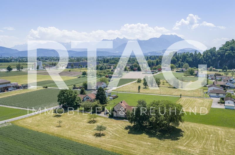 Maison unifamiliale avec bâtiments économiques (1)