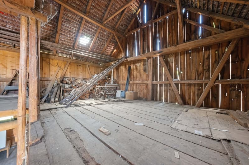 Maison unifamiliale avec bâtiments économiques (12)