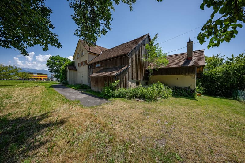 Maison unifamiliale avec bâtiments économiques (5)