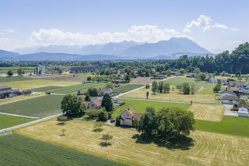 Maison unifamiliale avec bâtiments économiques (2)