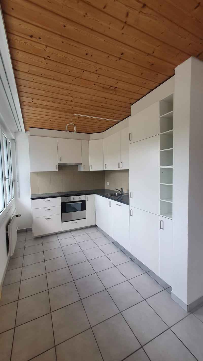 Charming 3.5-room apartment with balcony in Le Locle (2)
