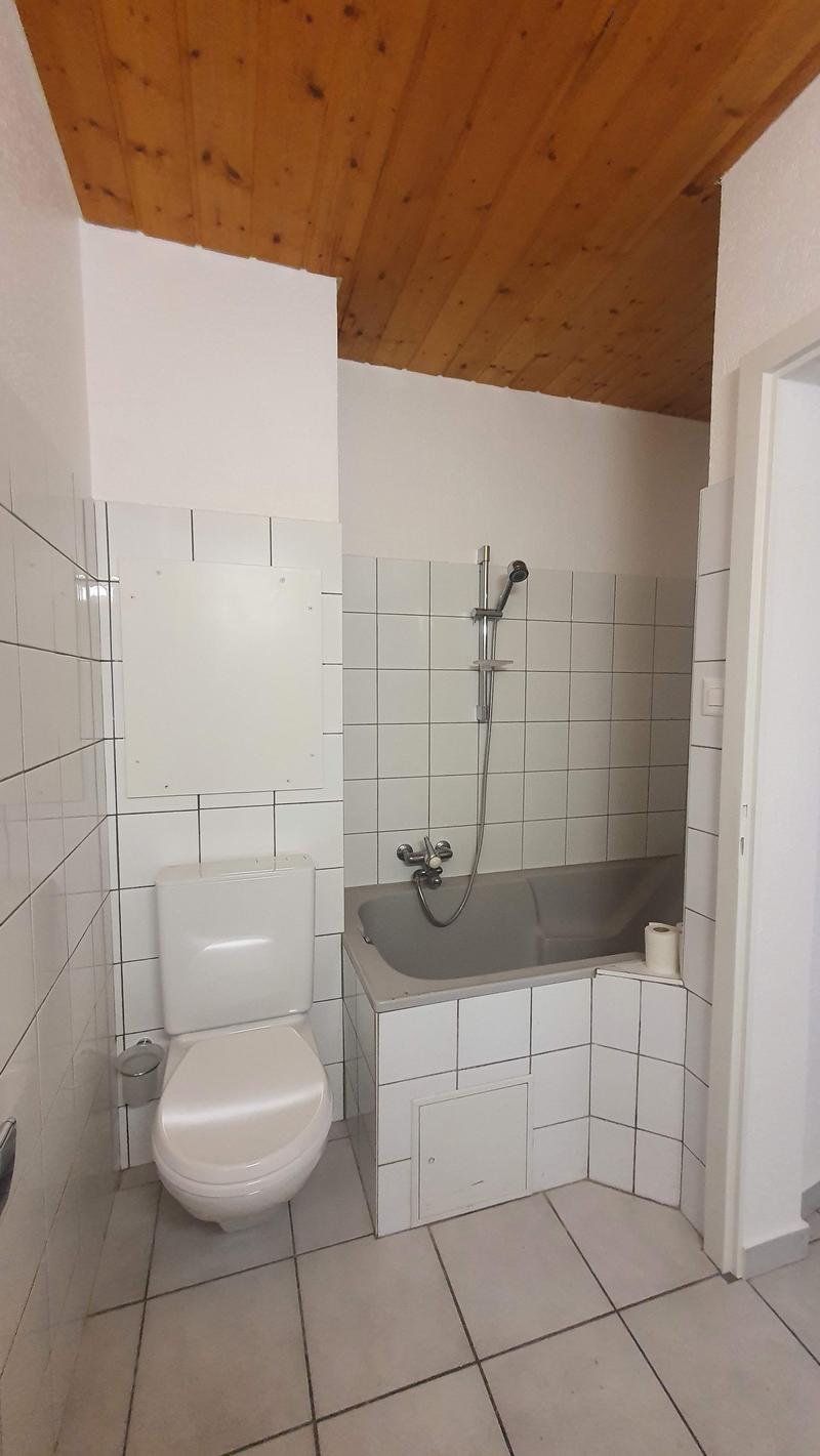 Charming 3.5-room apartment with balcony in Le Locle (8)