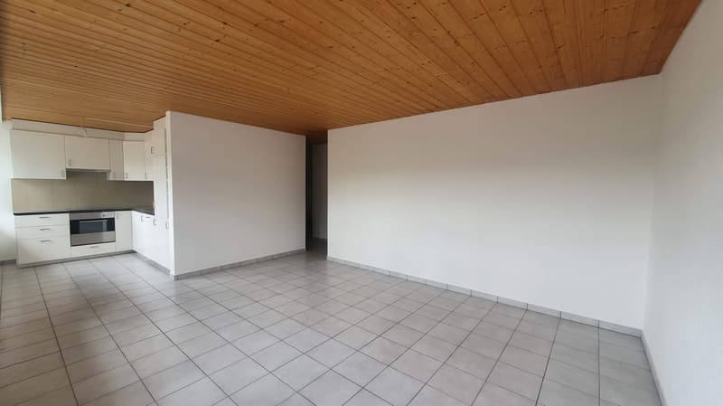 Charming 3.5-room apartment with balcony in Le Locle (3)