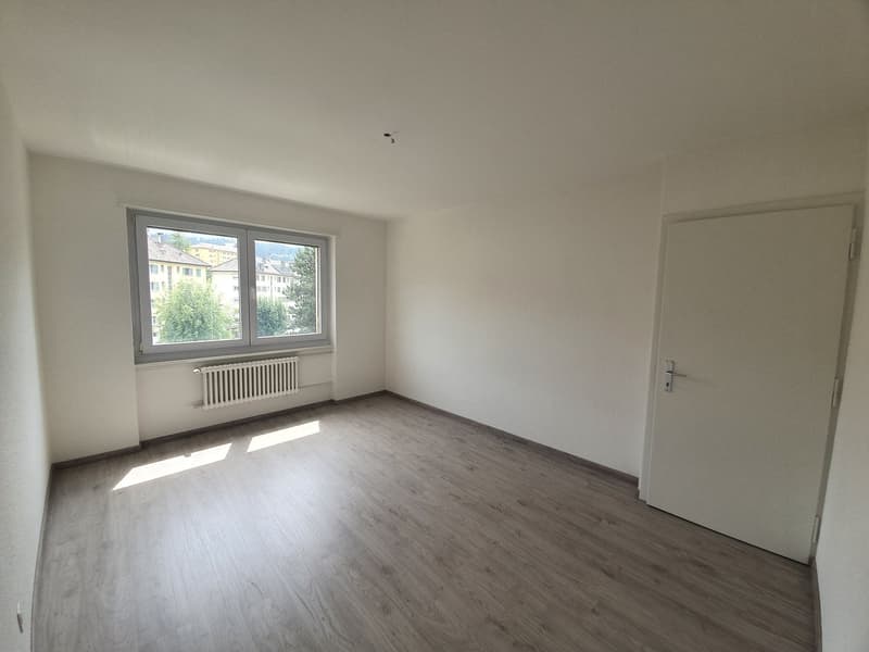 Helles 3.5-Zimmer-Wohnung mit Balkon (6)