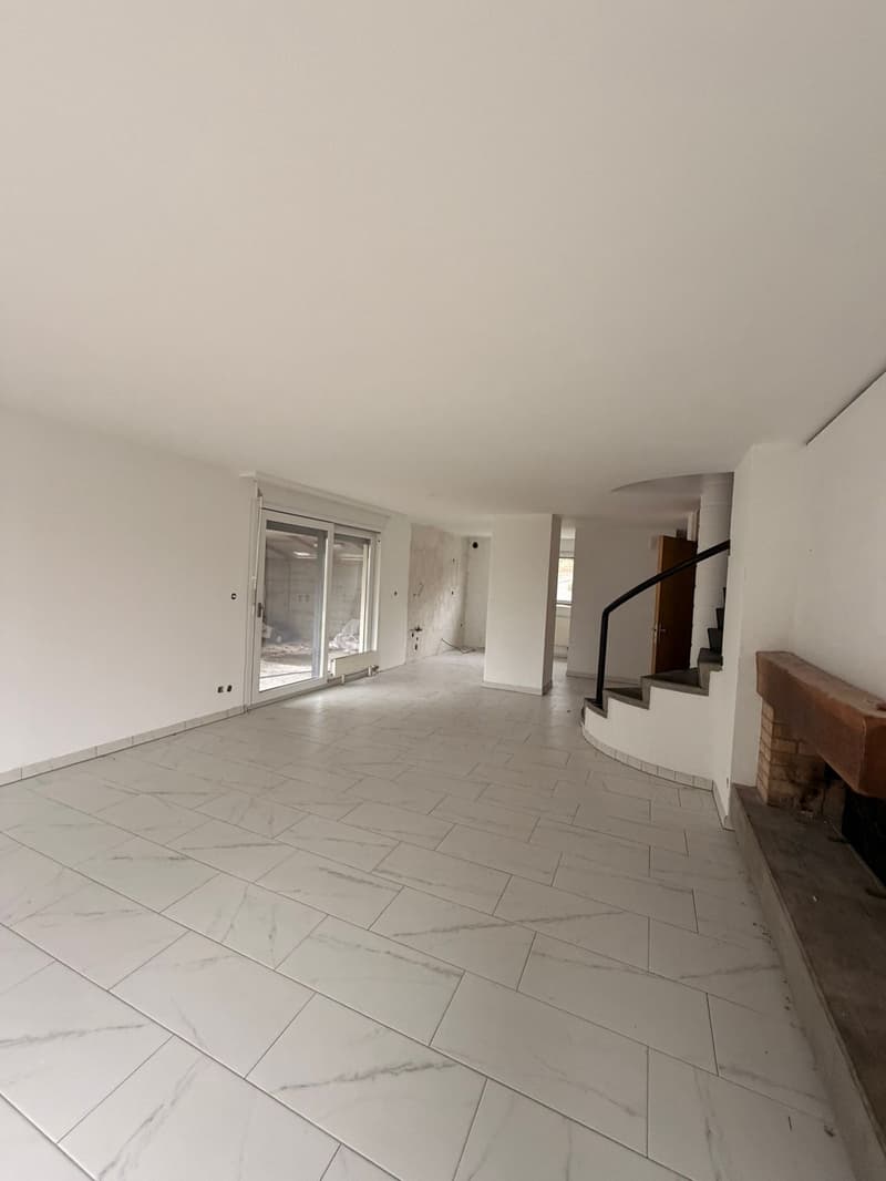 Villa moderna di 4,5 locali con garage e terrazze a Delémont (8)