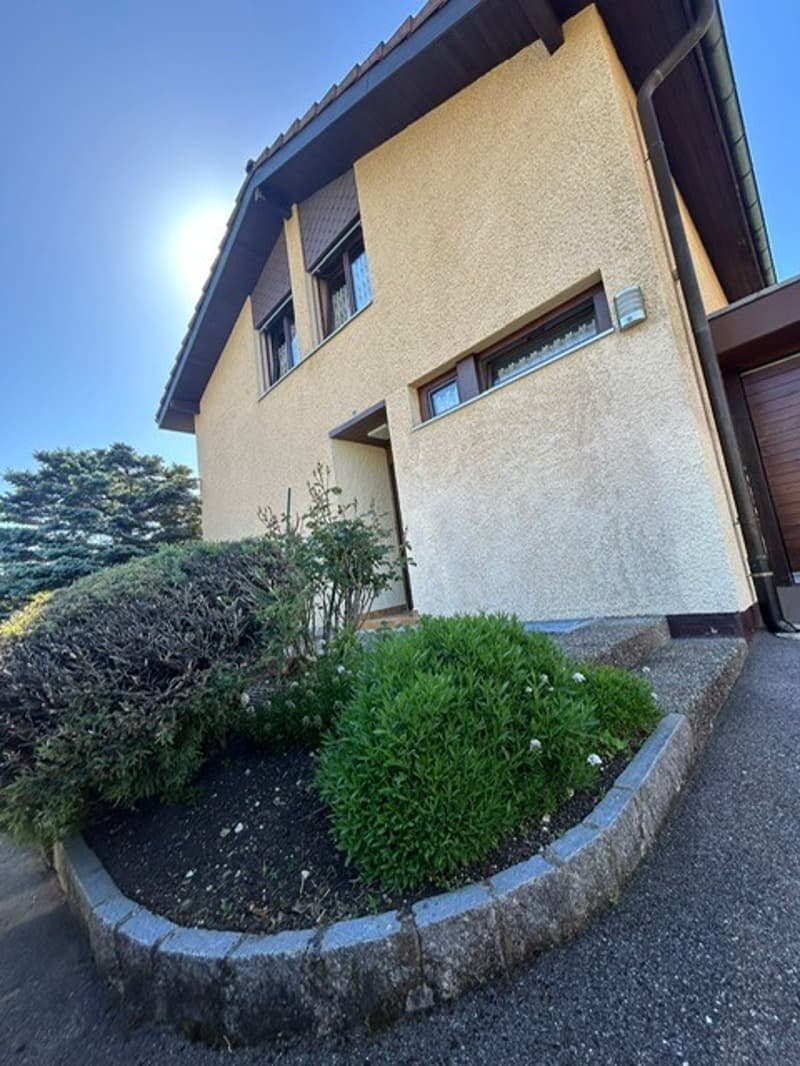 Bright and quiet semi-detached house in Bassecourt – 5 rooms with garage and terrace (1)