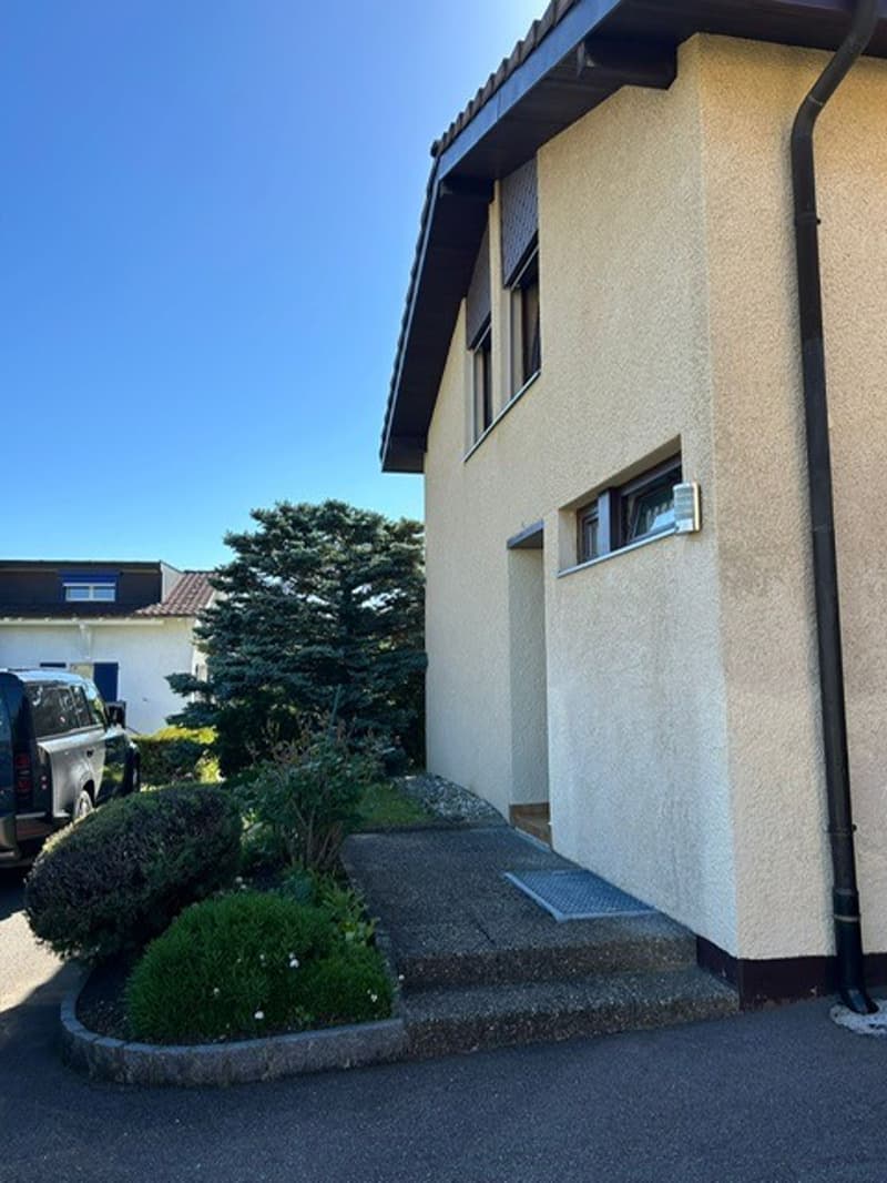Bright and quiet semi-detached house in Bassecourt – 5 rooms with garage and terrace (2)