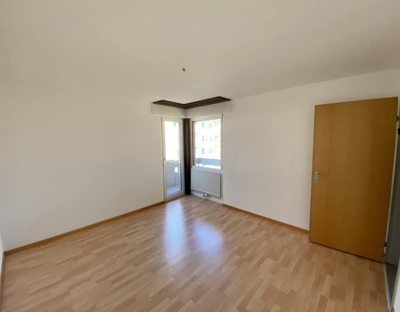 Appartamento luminoso di 4.5 locali con terrazza e esterni (5)