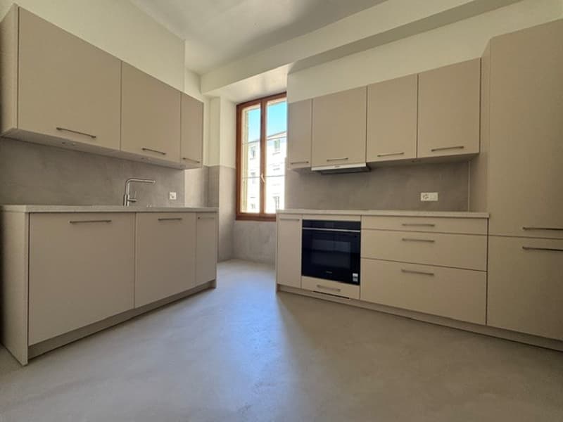 Charmantes 5-Zimmer-Wohnung im Herzen von Lausanne renoviert (9)