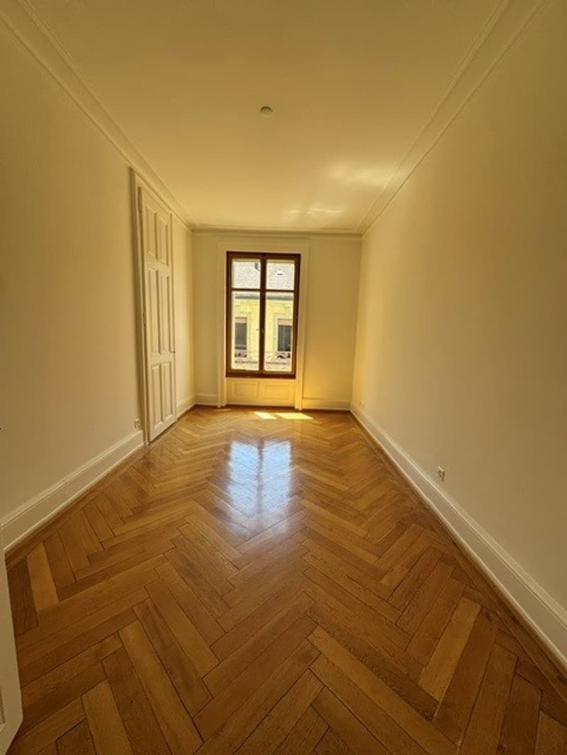 Charmantes 5-Zimmer-Wohnung im Herzen von Lausanne renoviert (8)