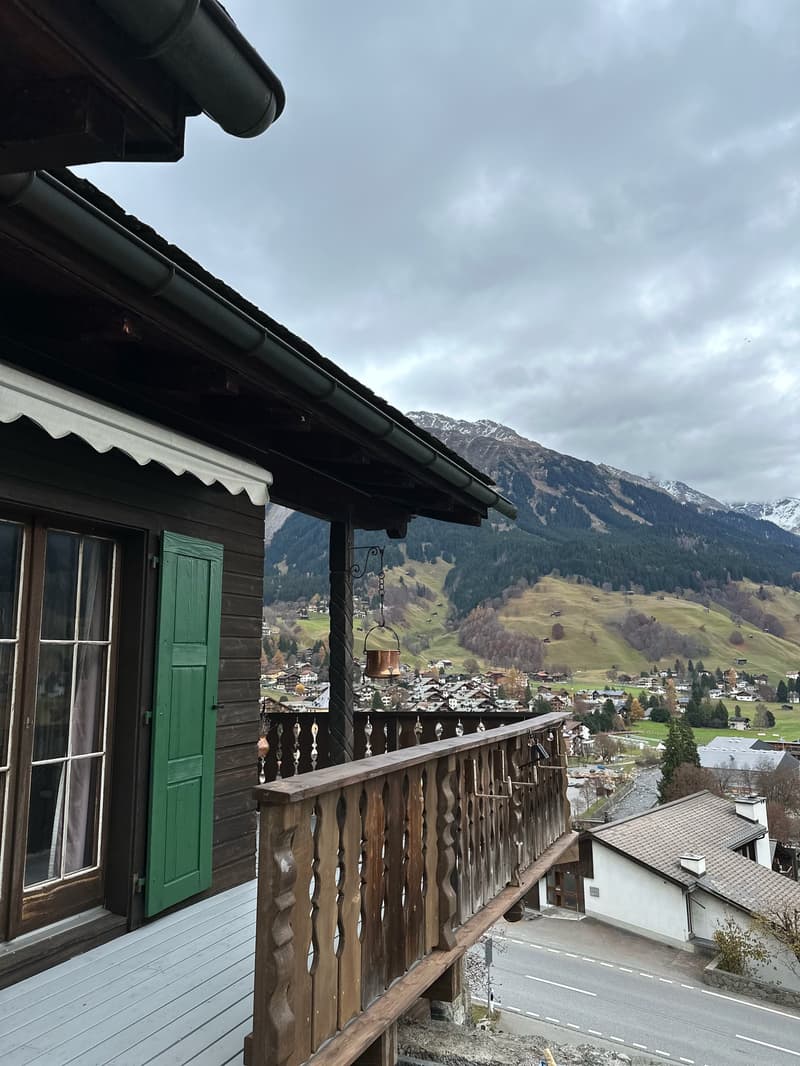 Affascinante chalet di 6 locali in una posizione tranquilla di Klosters-Serneus (1)