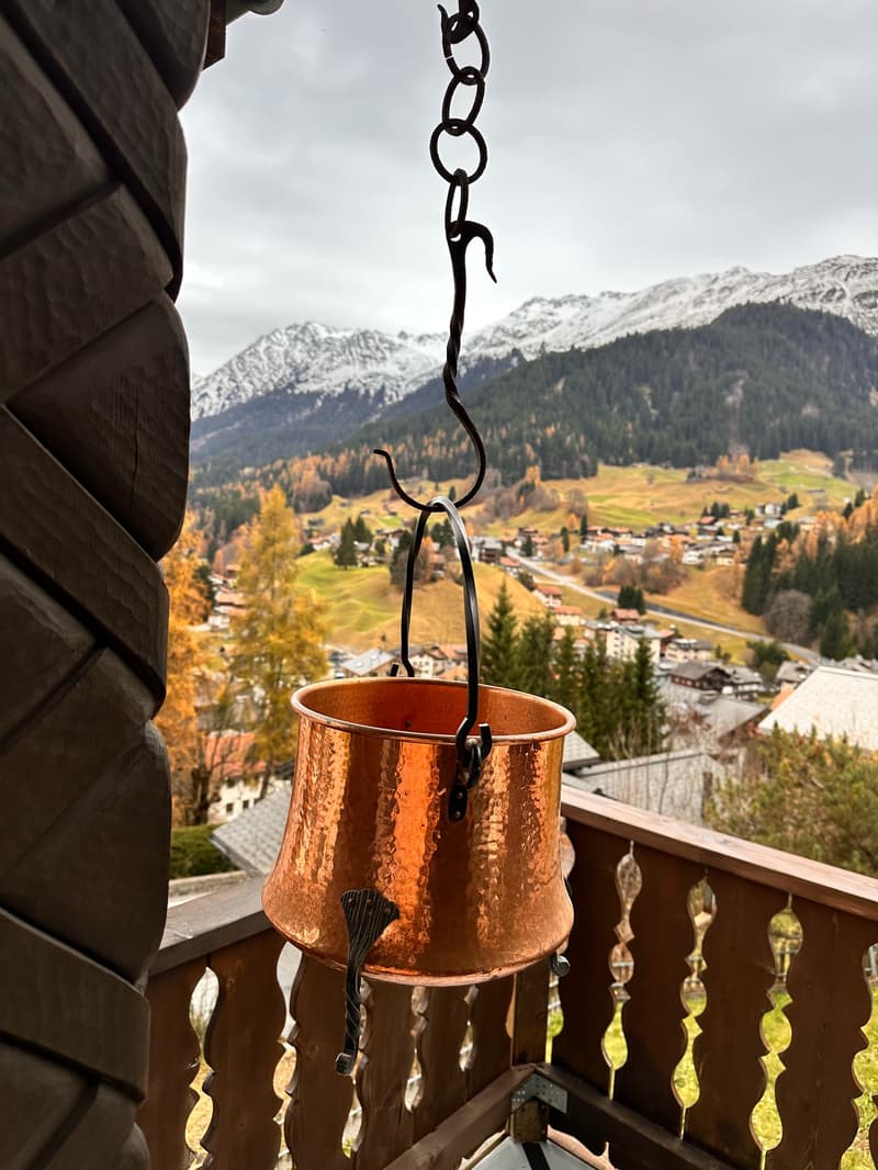 Affascinante chalet di 6 locali in una posizione tranquilla di Klosters-Serneus (2)