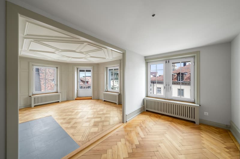 Elegantly renovated old town apartment with balcony – in the heart of St. Gallen (3)