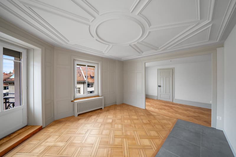 Elegantly renovated old town apartment with balcony – in the heart of St. Gallen (5)