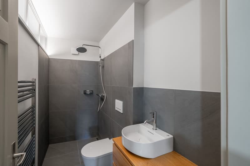 Elegantly renovated old town apartment with balcony – in the heart of St. Gallen (10)