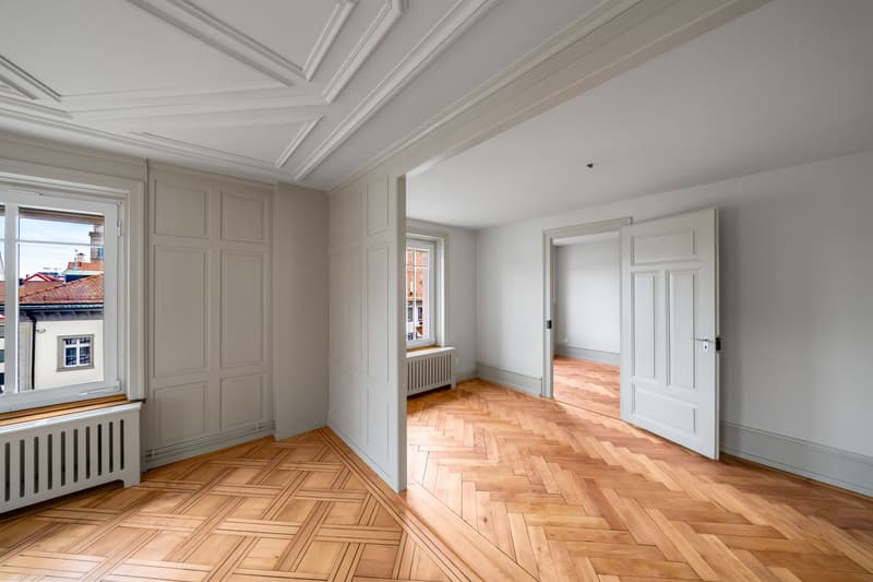 Elegantly renovated old town apartment with balcony – in the heart of St. Gallen (7)