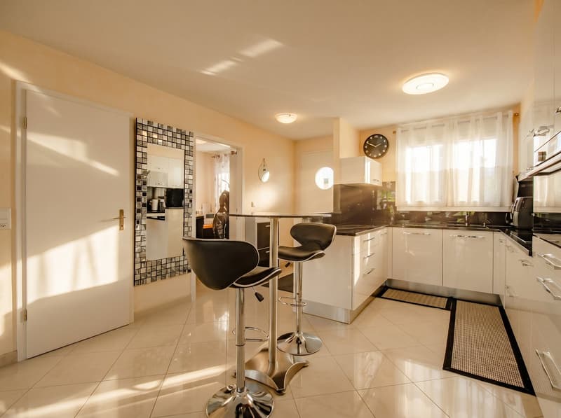 VENDUTA - Casa di 6.5 locali in un quartiere familiare ricercato (3)