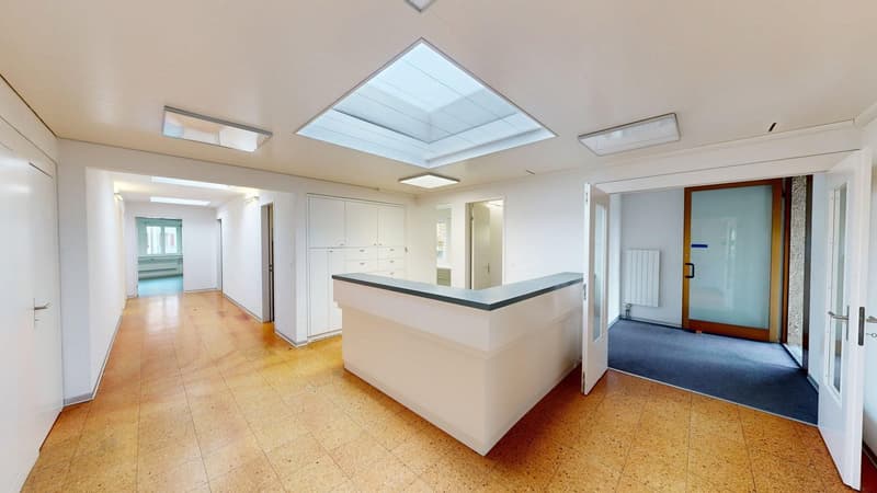 Spazio studio/ufficio luminoso 165 m² con parcheggi a Wünnewil (2)